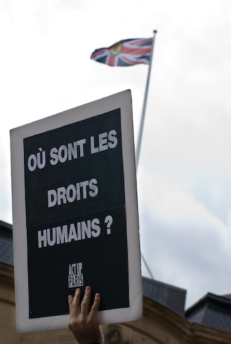 Action devant l'ambassade de Grande-Bretagne à Paris