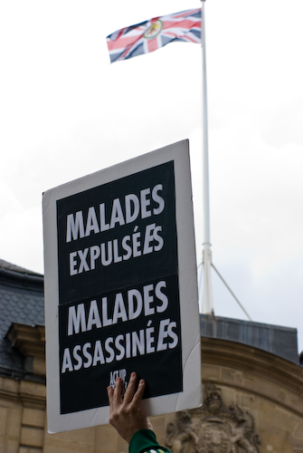 Action devant l'ambassade de Grande-Bretagne à Paris